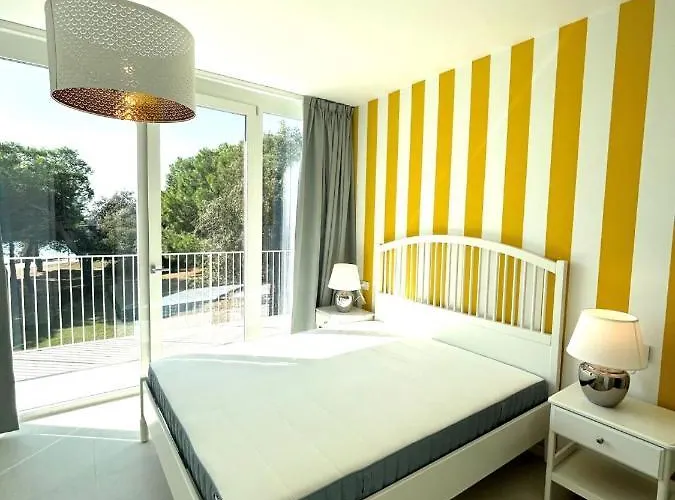 Stunning With Pool And Lagoon View *
