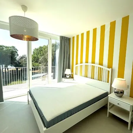 Stunning With Pool And Lagoon View *