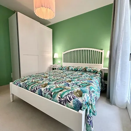 Stunning With Pool And Lagoon View *