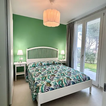 Stunning With Pool And Lagoon View Willa