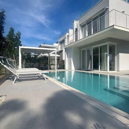 Willa Stunning With Pool And Lagoon View