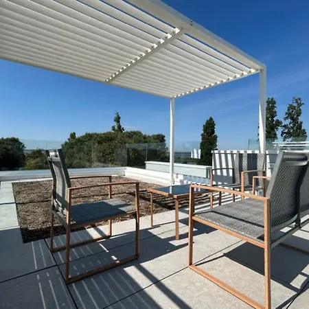 Stunning With Pool And Lagoon View Willa *